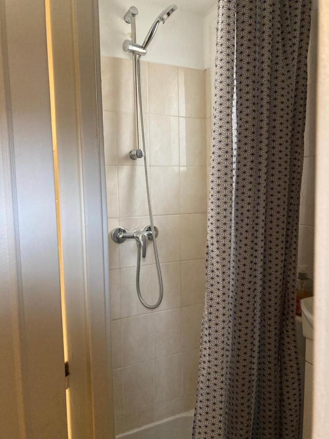 Une Chambre Chez Nous, A 12 Minutes De Paris Malakoff Exterior foto